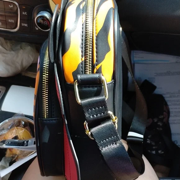 Loungefly Disney Tigger Vampire Crossbody NWT - Picture 2 of 12